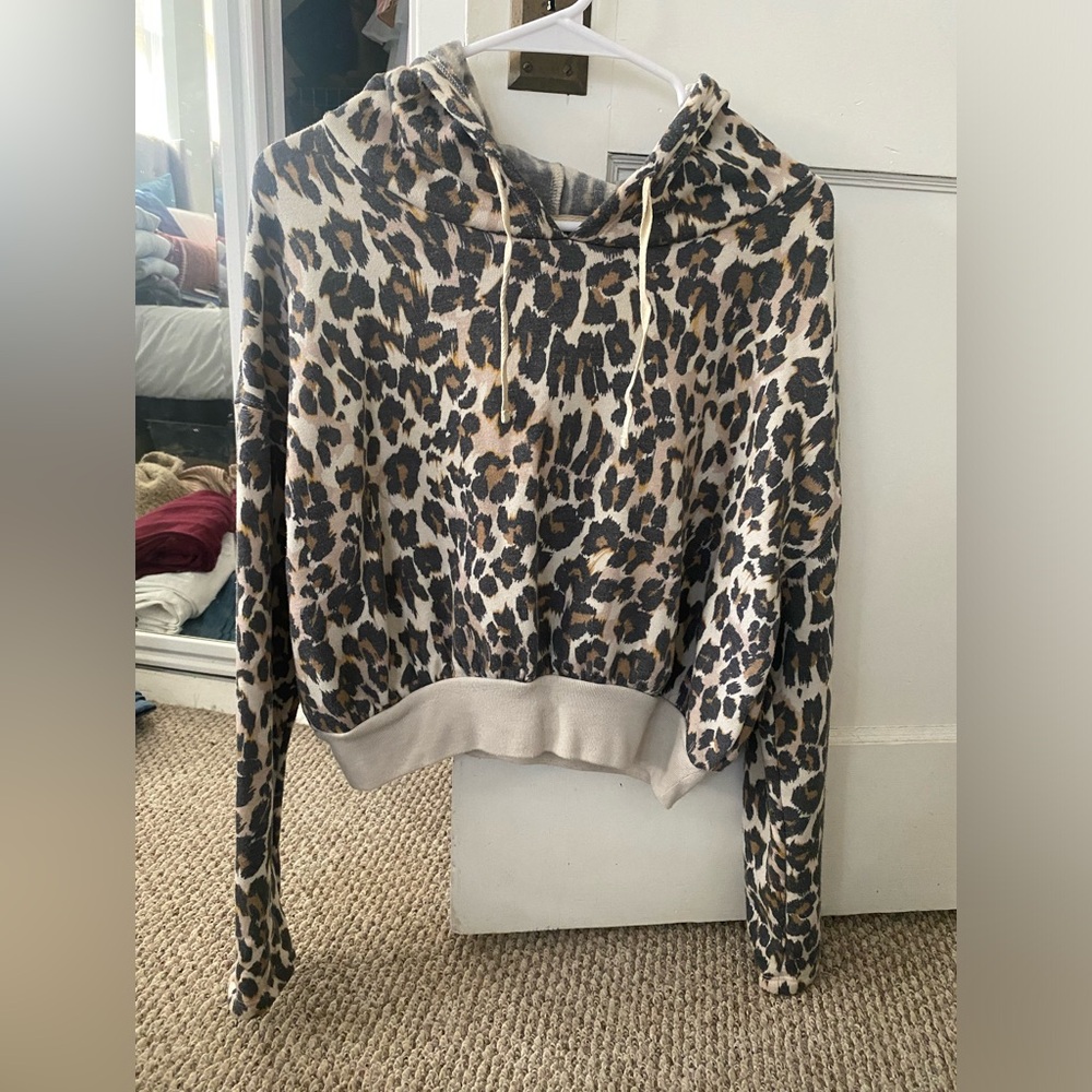 Cropped cheetah print sweatshirt